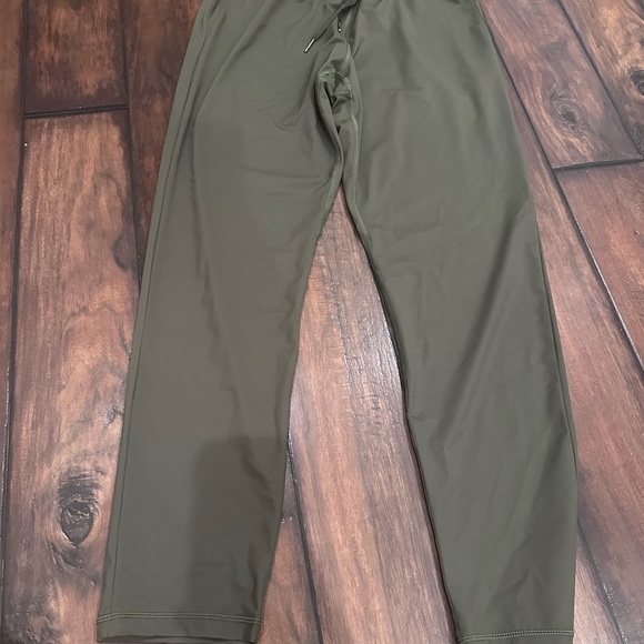 Zyia Olive Everywhere Pants - Picture 2 of 5